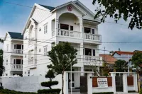 Fullhouse Hội An Các khách sạn ở Tân An