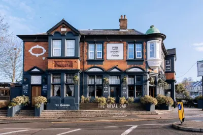 The Royal Oak Các khách sạn ở Waltham Forest