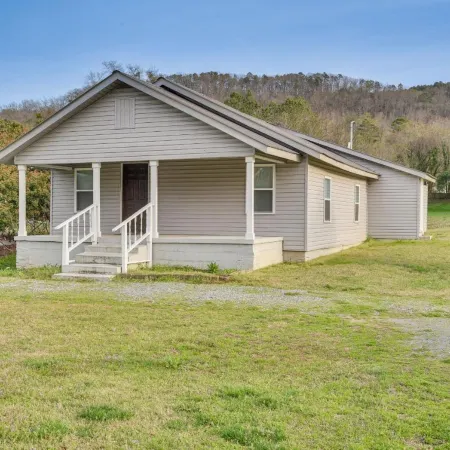 Lake Guntersville Home 1 Mi to Boat Ramp!
