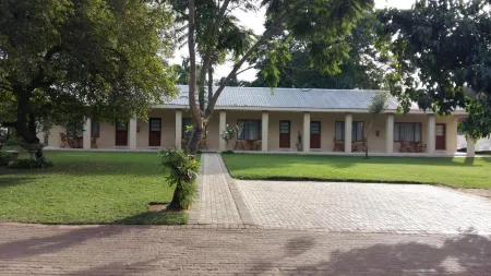 The Guest House Pongola Отели в г. Zululand DC