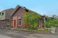 OYO 91955 Pondokan Cempaka Hotel di Talun