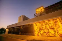 Paraiso Beach Hotel - Parkering