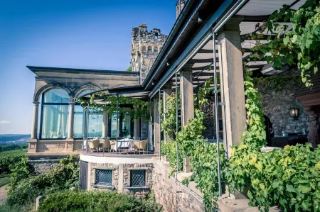 Burg & Gästehaus by Schwarzenstein Отели рядом с достопримечательностью «Johannisberg Castle»