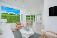 Garden Grove Hotels in Mount Standfast