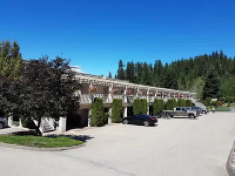 Hilltop Inn - Salmon Arm Hotels in Salmon Arm