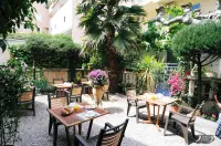 Hôtel le Chardon Bleu Các khách sạn gần Parachute Ascensionnel Sainte Maxime