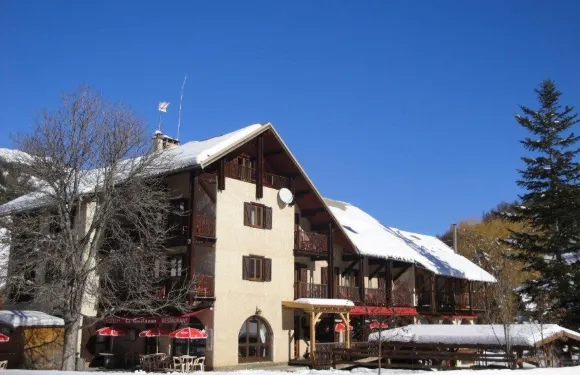 古伊拉蘇爾酒店