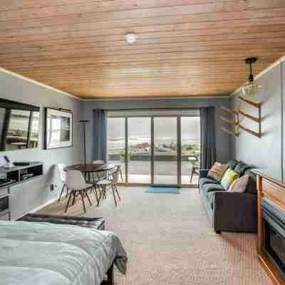 Lanai at the Cove Rooms