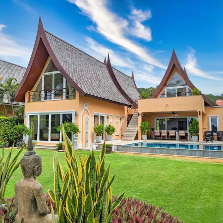 Beachfront 5-bedroom Villa - by KohChangVillas