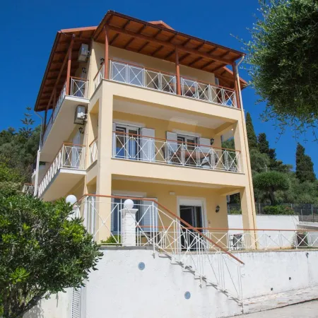 Brentanos Apartments - A - View of Paradise