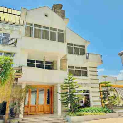 Social House Hotel Exterior