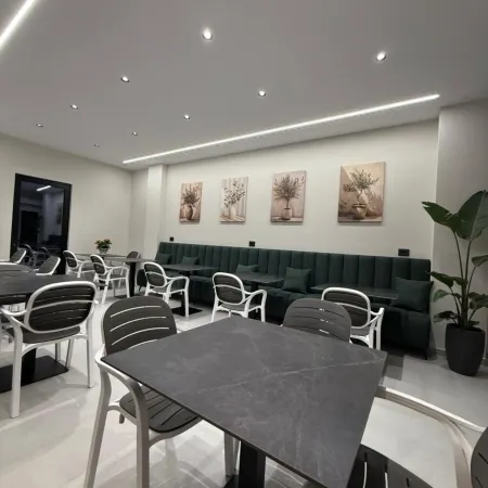 Maison Apartments