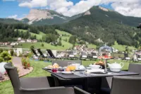 Rainell Dolomites Retreat Hotels in Urtijëi