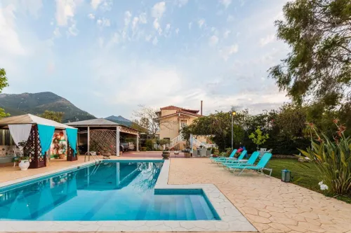Beachfront Luxury Villa-Private Pool,Garden Heaven