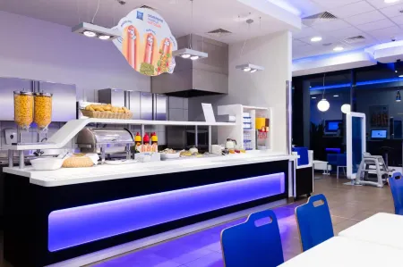 ibis budget Warszawa West Station Отели рядом с достопримечательностью «Варшавский политехнический институт»