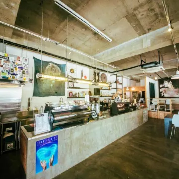 Aien Coffee & Hostel