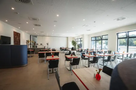 I - Park Hotel Reichenberg Bed and Breakfast Отели в г. Гаукёнигсхофен