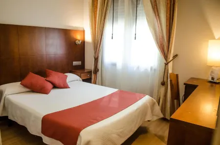 Hotel Jaqués Отели в г. Кастьельо-де-Хака