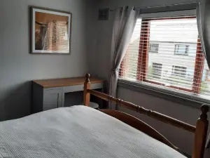 Ella's Hoose