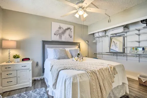 Sunny Central Condo Lanai and Community Pool Access