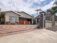 Carrington Guest House Hotels in Bluff
