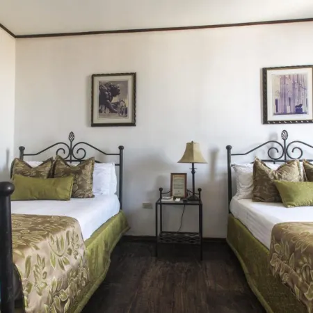 Hotel Los Balcones Leon Отели в г. Леон