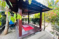 Hotel Dan Gazebo Syariah Pinggir Kali Prigen RedPartner 판단 호텔