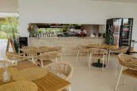 Elite Atoll Beachfront Hotel - bar