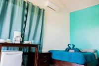Ocean's Breeze Apartment and Rooms - balcony