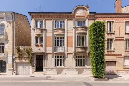 Fernand - 150m de la Cathédrale, Plein Centre - Encore Mieux Отели рядом с достопримечательностью «Pure Mission»