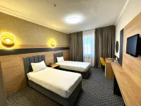 Golden Palace Hotel โรงแรมใกล้Akhmet Baitursynov's House Museum