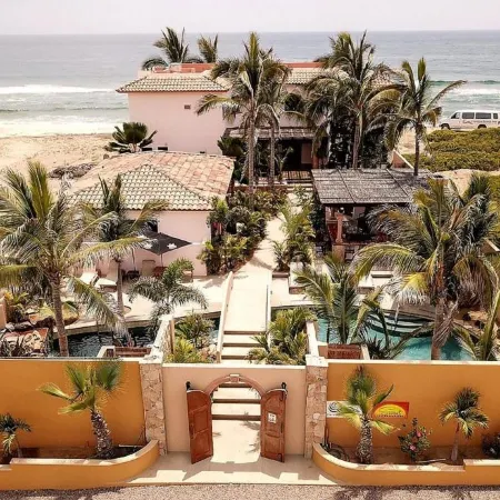 Cerritos Beach Inn