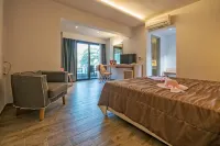 Lagomandra Beach Hotel