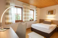 Landhotel Oßwald Отели в г. Фремдинген