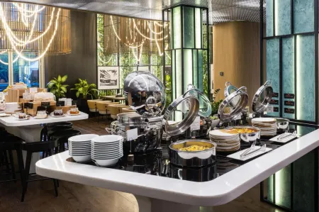 Novotel Living Almaty Jetisu Отели рядом с достопримечательностью «Арбат»