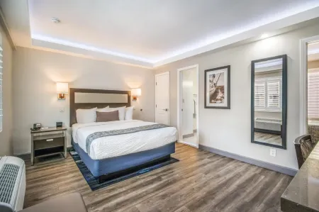 Inn at 50 - Long Beach Convention Center