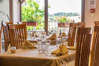 Logis Hotels - le Relais des Deux vallées - Hôtel et Restaurant 갸이약 호텔