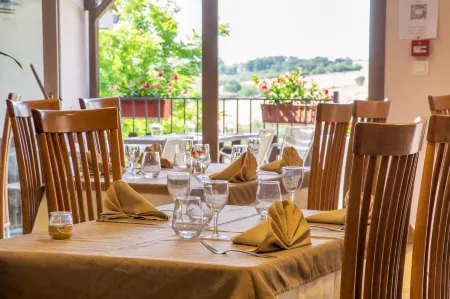 Logis Hotels - le Relais des Deux vallées - Hôtel et Restaurant Отели в г. Монклар-де-Керси