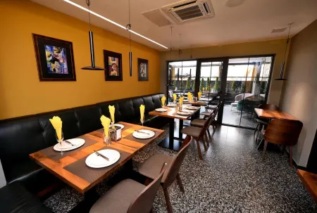 Hotel Alexandar II Отели рядом с достопримечательностью «Fountain of the Mothers of Macedonia»