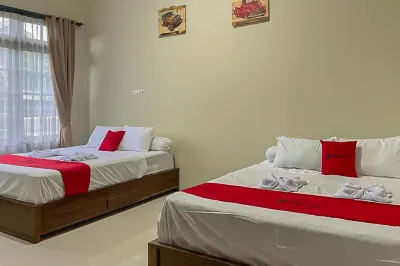 RedDoorz Syariah Near Stasiun Madiun 2 Hotell i Nglames