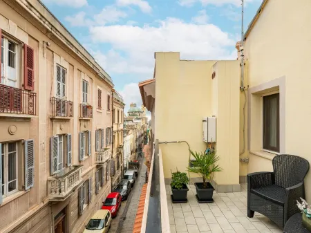 La Dolce Cagliari Holiday Home Отели в г. Кальяри