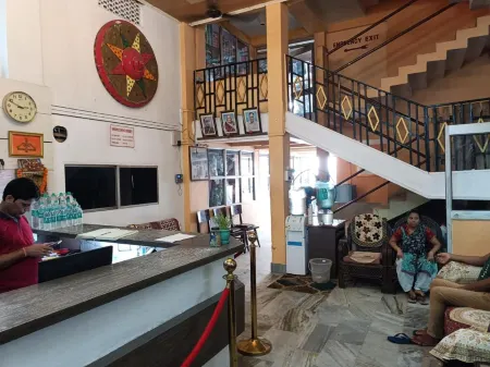 Kusum Hotel Отели в г. Дибрагарх