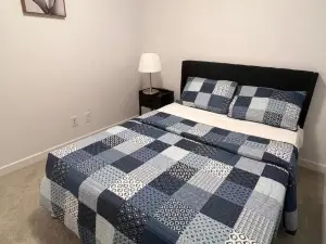 Well Furnished Basement Suite-with Private Entrance