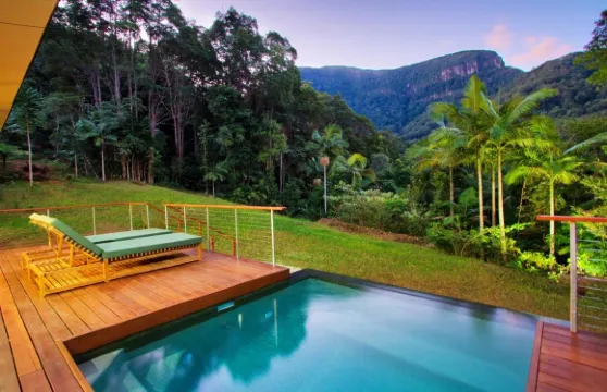 水晶小溪雨林山林小屋