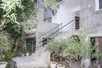 Nina's Villa, Cosy Seaview Retreat
