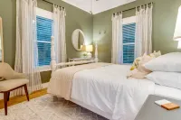 Country Home Near Eiu and Lake Charleston! - parking