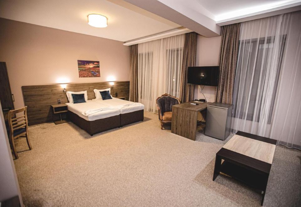 1. Hotel Ma..