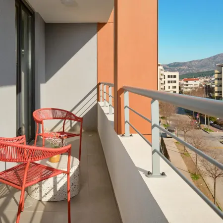 Urban Nook Design Apartments - Private Garage Parking