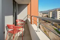 Urban Nook Design Apartments - Private Garage Parking - Mountain view