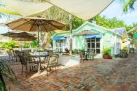 Olde Marco Island Inn and Suites